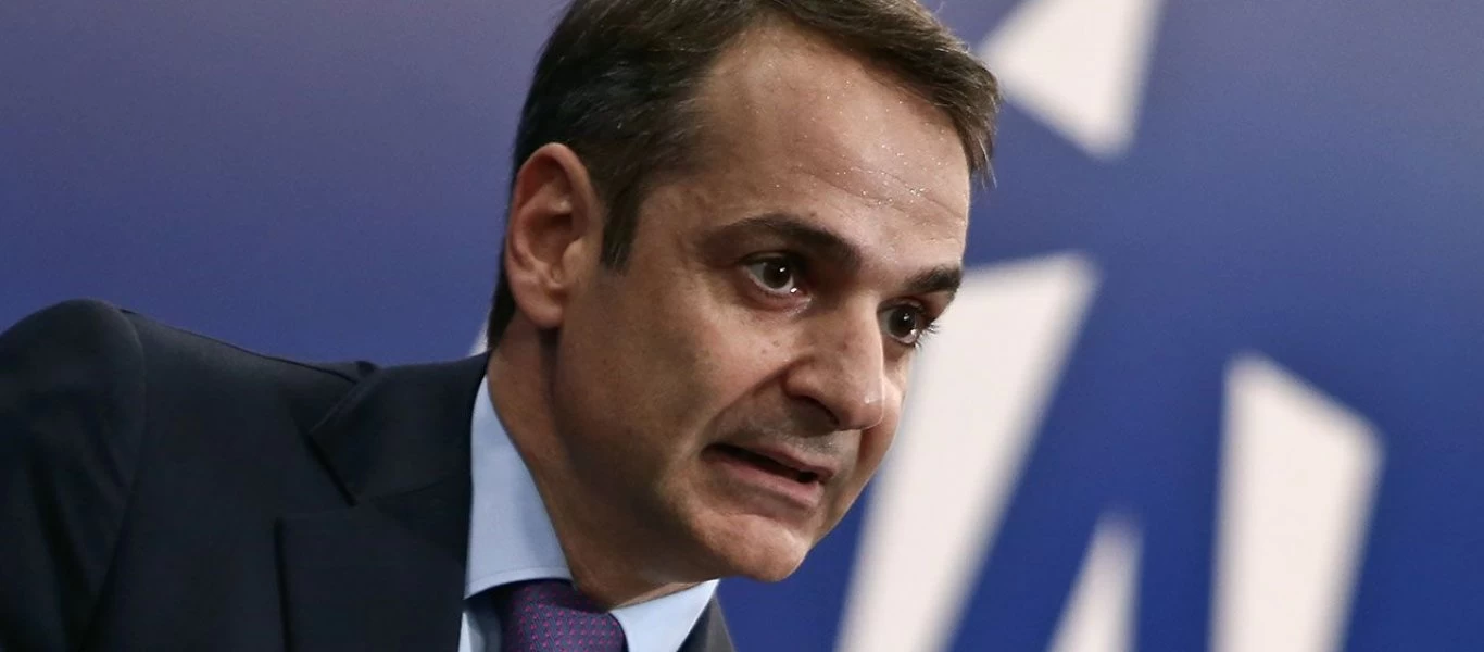 Η άκρως εορταστική οικογενειακή στιγμή του Κ.Μητσοτάκη υπό το χριστουγεννιάτικο δέντρο στο Μαξίμου (φώτο)